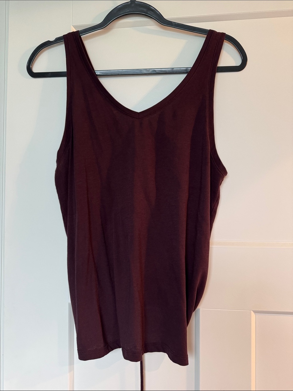 VS Sport Women’s V-Neck Sleeveless Tank Top - Burgundy
